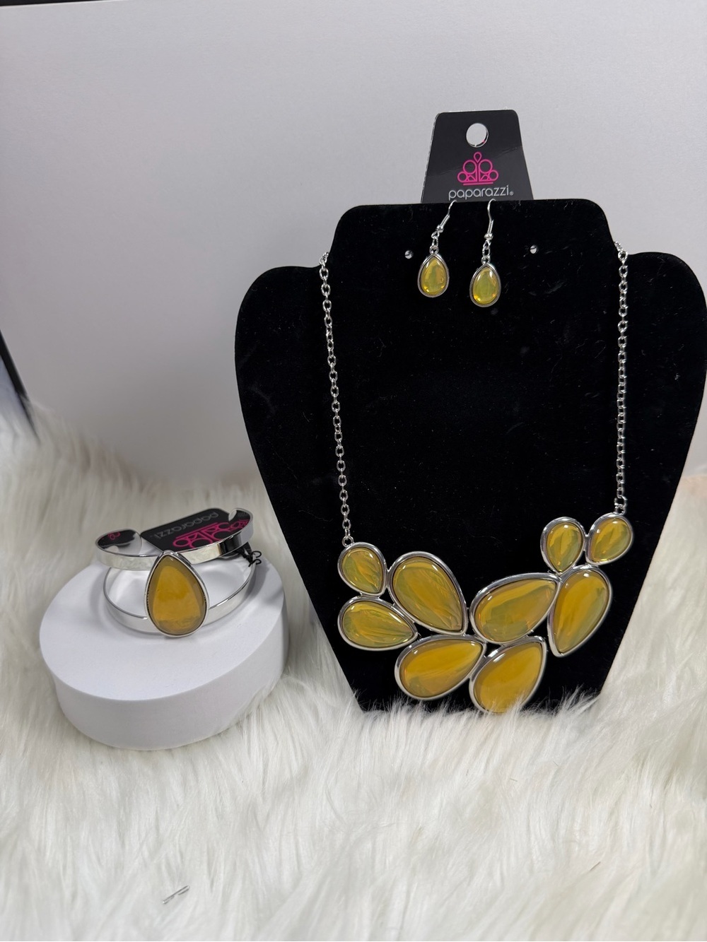 💜3/$15💜 paparazzi Yellow Teardrop Cluster Necklace Set